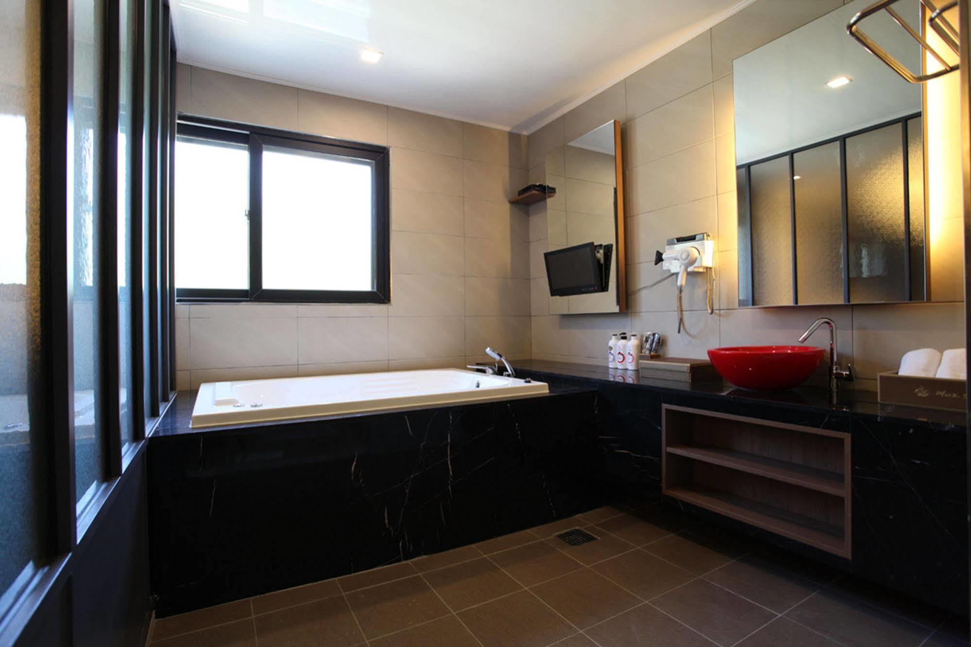 Drive In Hotel Tiamo Pocheon Bagian luar foto