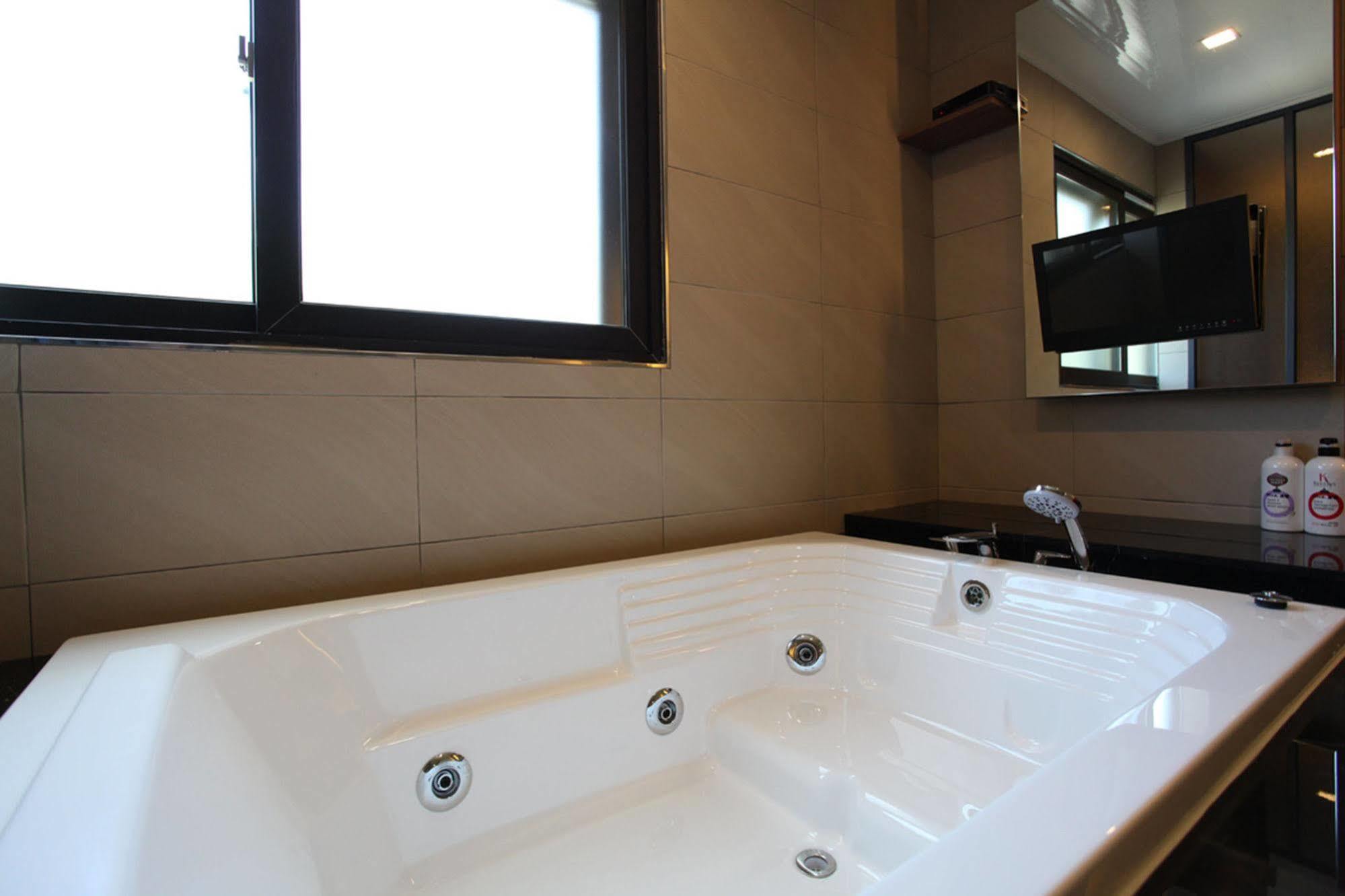 Drive In Hotel Tiamo Pocheon Bagian luar foto